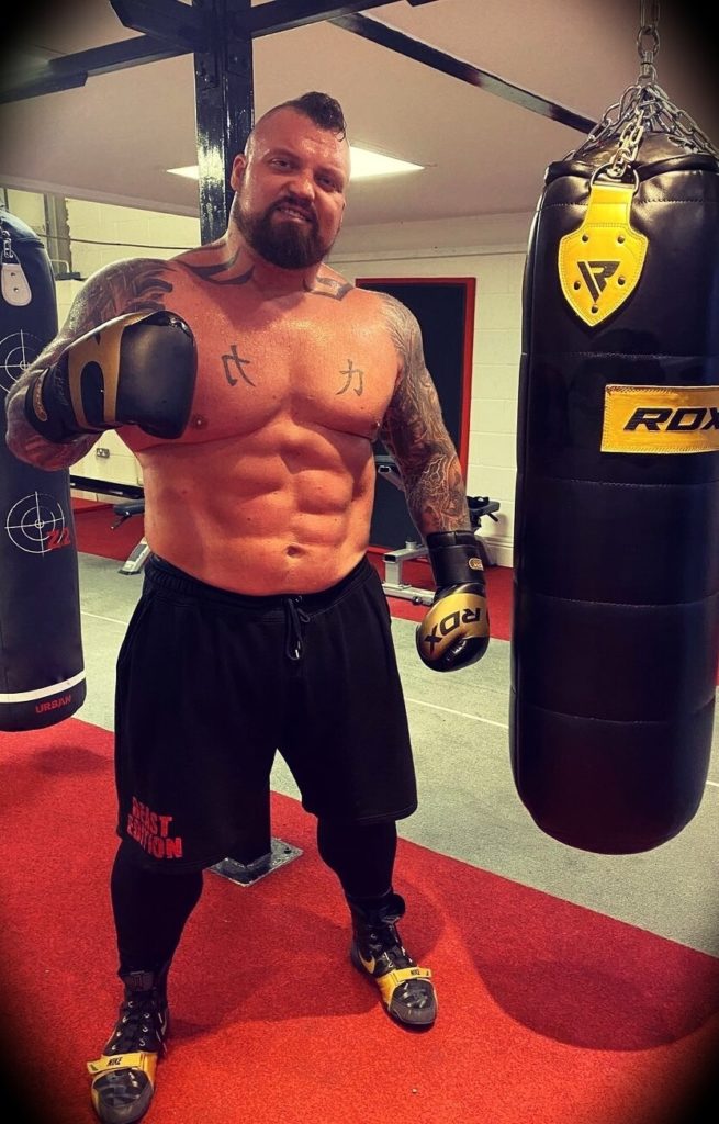 Eddie Hall with abs