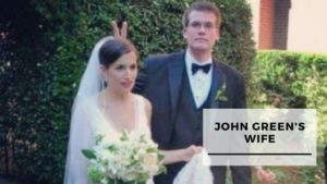 Read more about the article 10 Rare Pics Of John Green With His Wife