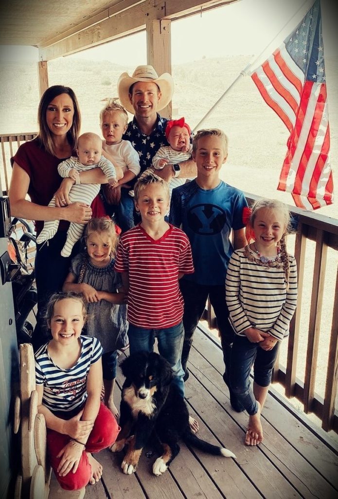Jordan Page (FunCheapOrFree) with her husband Bubba Page and their eight children