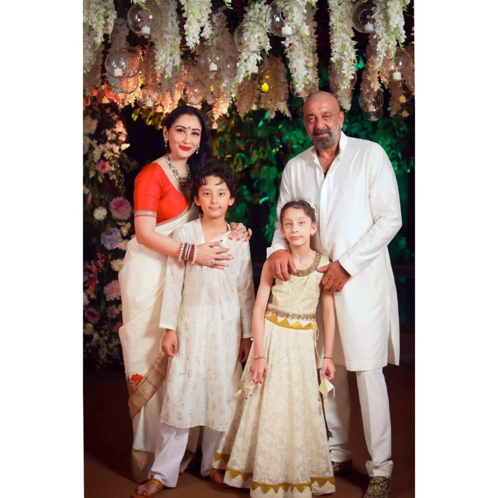 Sanjay Dutt with wife and children